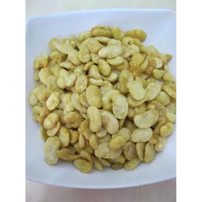 

Oleh Oleh Khas Solo Kacang Koro Asin Kemasan 35 gram / Kacang Koro Kupas / ragam snack murah enak