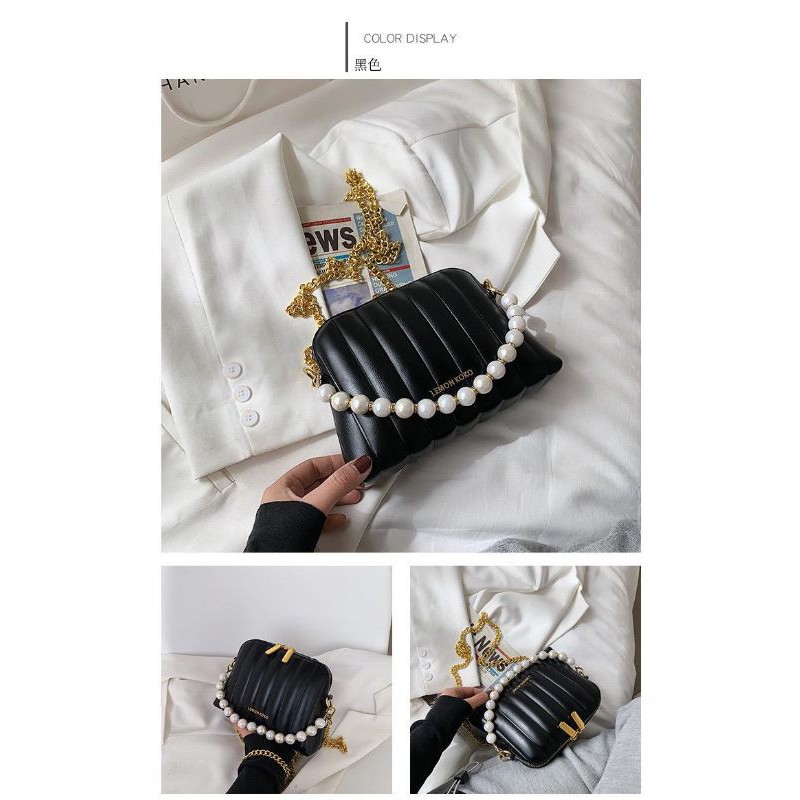 BJ71063 - BLACK/WHITE/PINK/BLUE - TAS CLUTCH RANTAI TALI MODEL KERANG MUTIARA MOTIF GARIS TAS WANITA FASHION IMPORT MODIS ELEGAN TERMURAH TERLARIS TERBARU BAGSTORE JAKARTA TAS BATAM TAS MUTIARA MODIS LT1426 JT03345 BQ3199 GT1828 EL5396