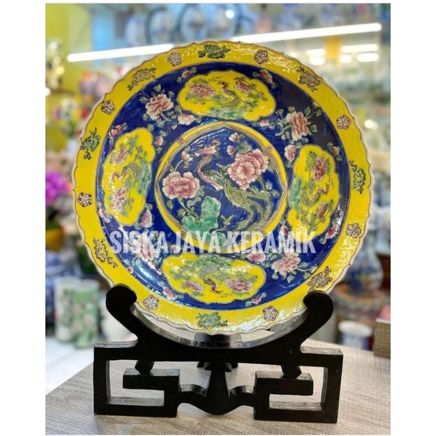 piring hiasan dinding keramik nyonyaware warna kuning dan biru tua