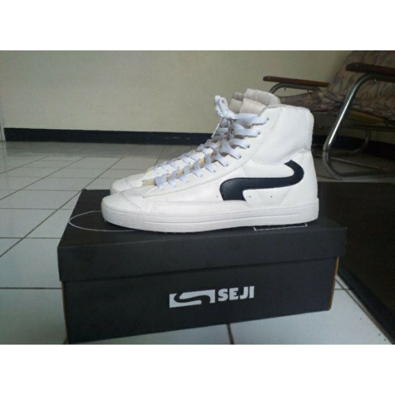 Sepatu seji
