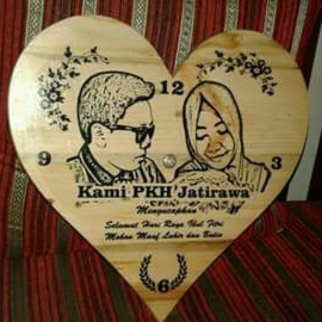 Jam Kayu Sketsa Wajah