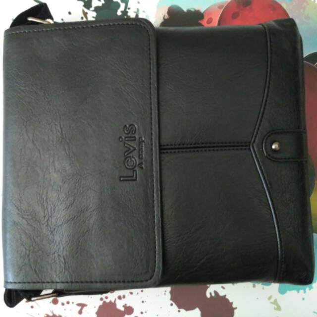 TAS SELEMPANG KULIT PRIA IMPORT Levis A Camp