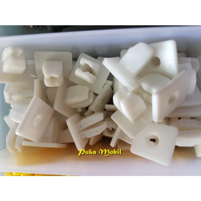 Kancing Klip Grill Dudukan Baut Lampu Besar Mobil L300