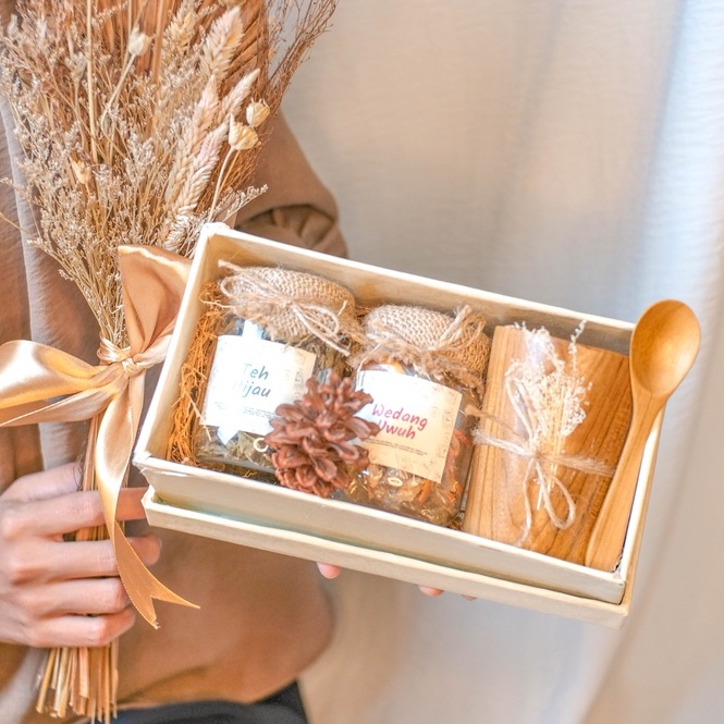 

FASYA Hampers Kayu Jati Wedding Kado Ulang Tahun Akukira Indonesia