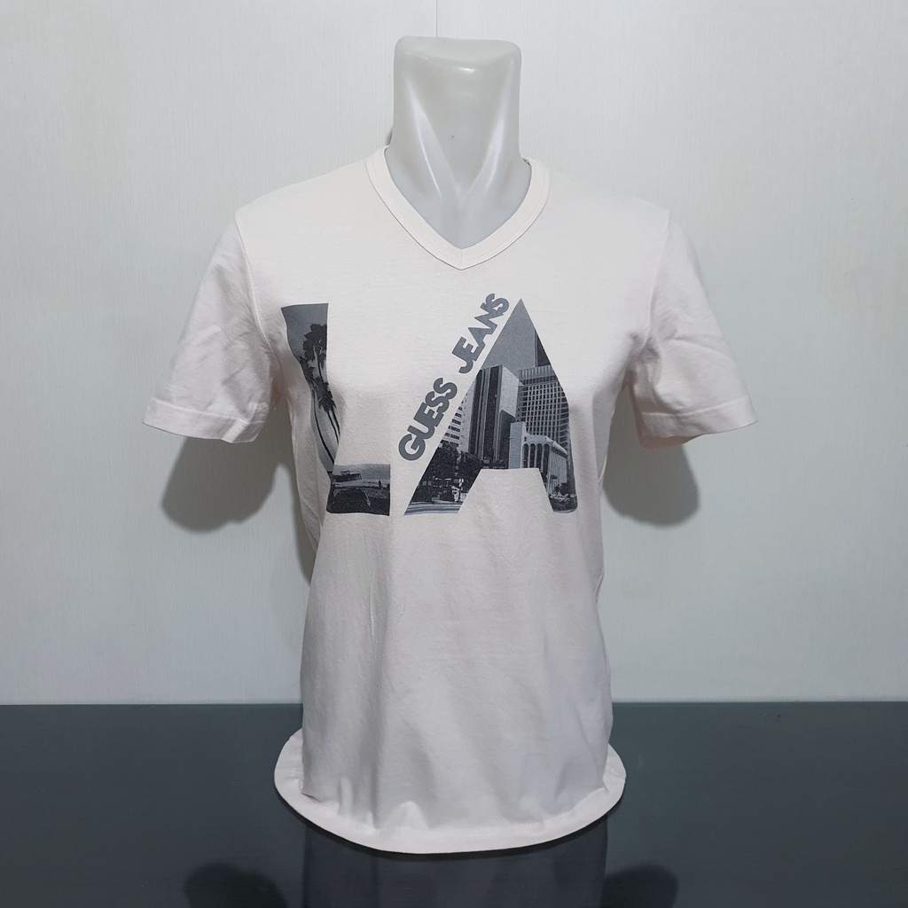Baju Kaos GUESS - Size S - Lebar Dada 46 cm - Original 100%