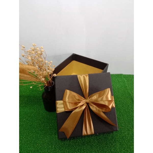 

Gift Box Small + Kotak Hadiah + 12x12x12 cm