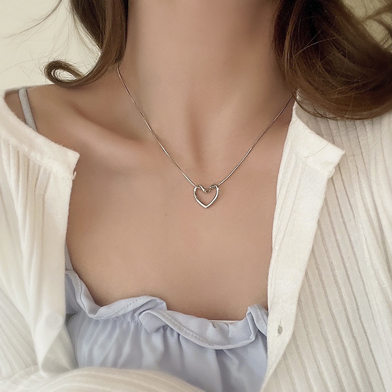 Kalung Choker Rantai Klavikula Liontin Hati Bahan Titanium Steel S925 Silver Gaya Korea Untuk Wanita