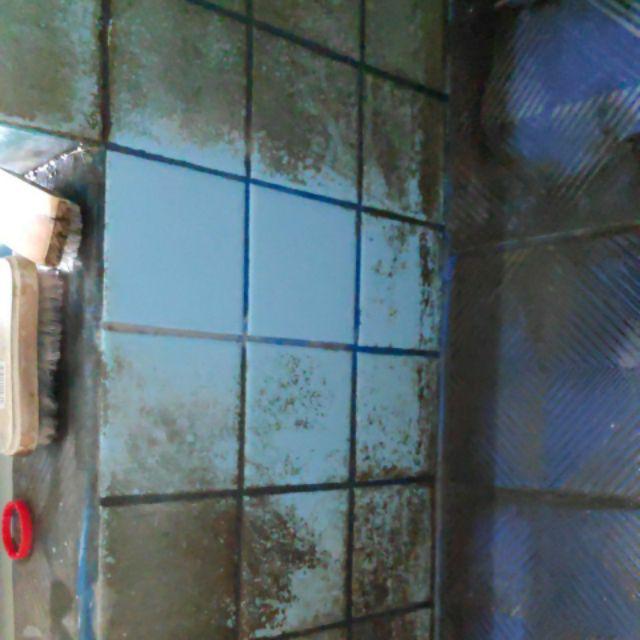 Napoclean Pembersih Kerak Keramik (merah) Isi 500 Ml