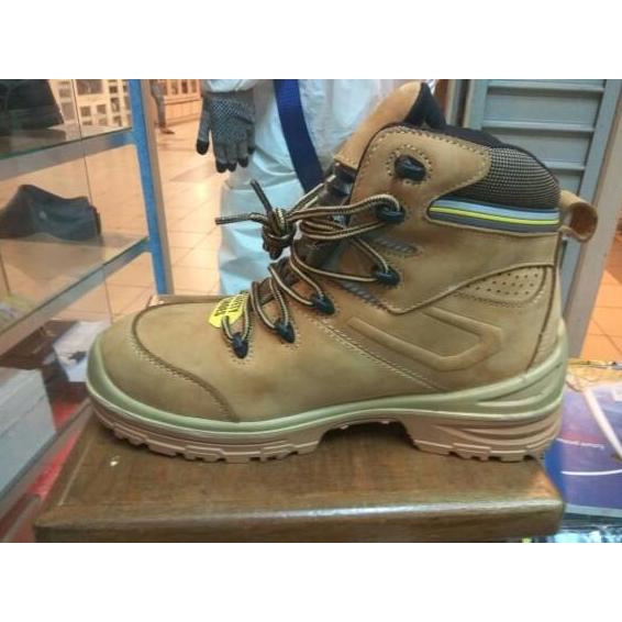 Sepatu Safety Jogger Ultima HRO S3