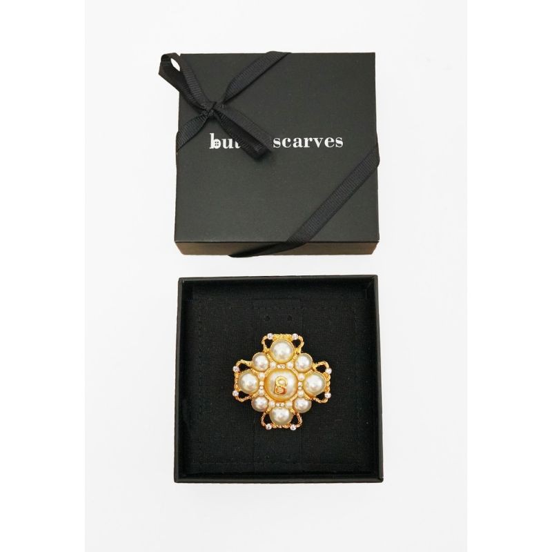 Buttonscarves The Royale Brooch Kutsa Guzel Hampers