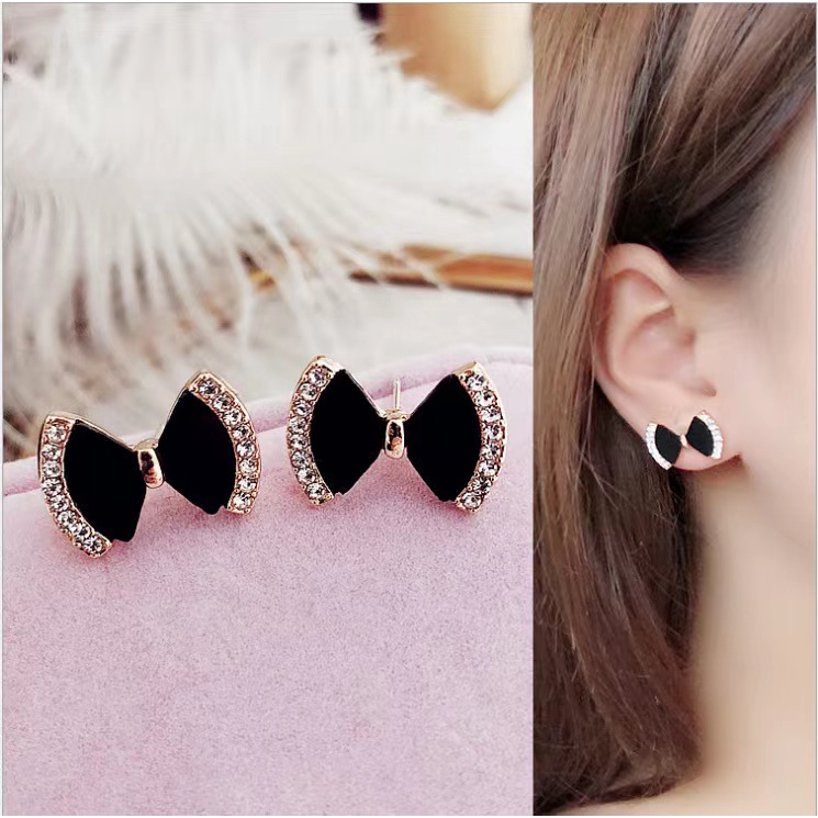 Anting Tusuk Motif Geometri Kecil Ala Korea Untuk Wanita