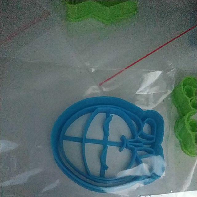 Muslimah Praying Cookie Cutter