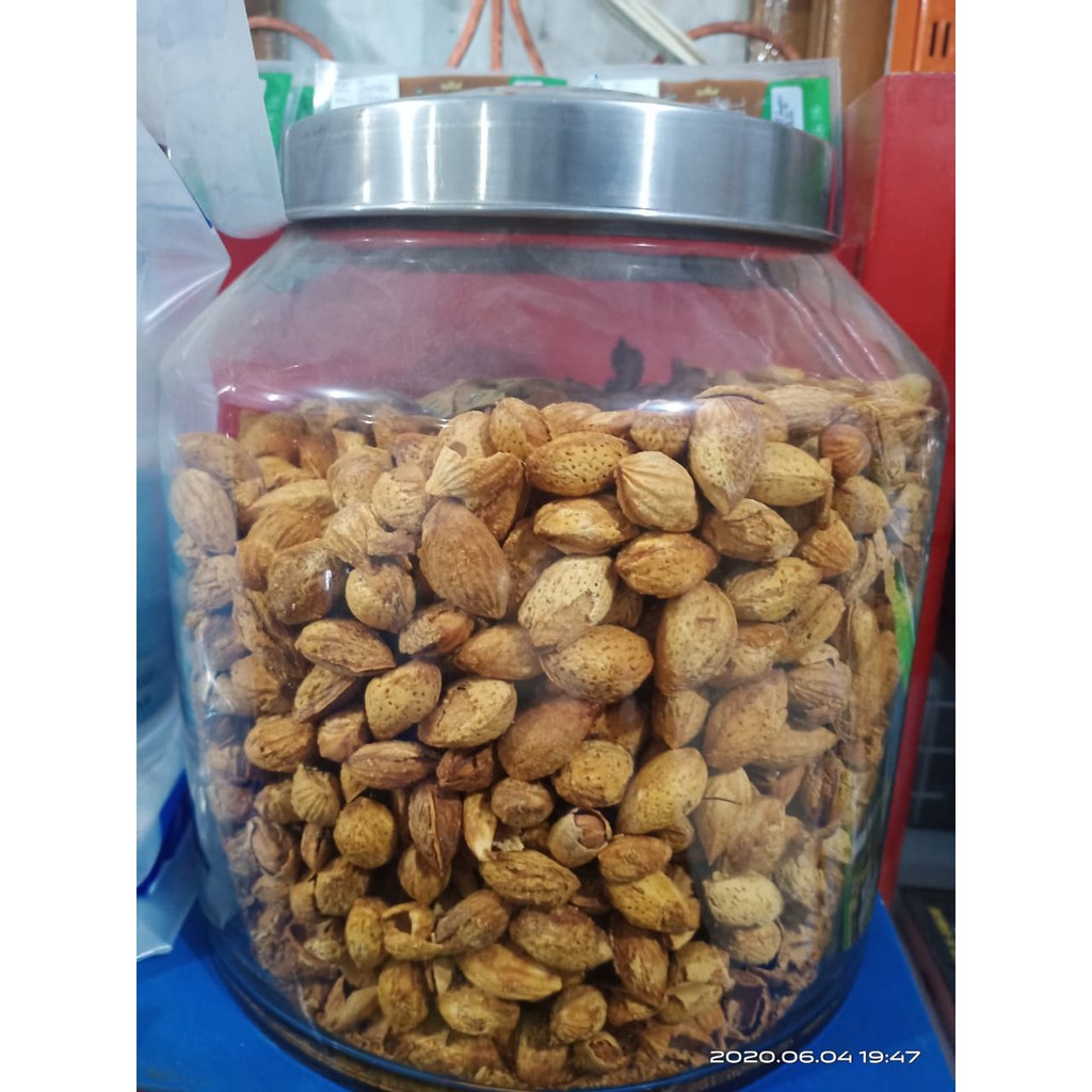 

kacang almond / ons makassar