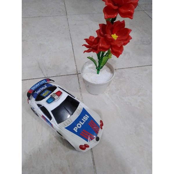 Miniatur Mobil Polisi