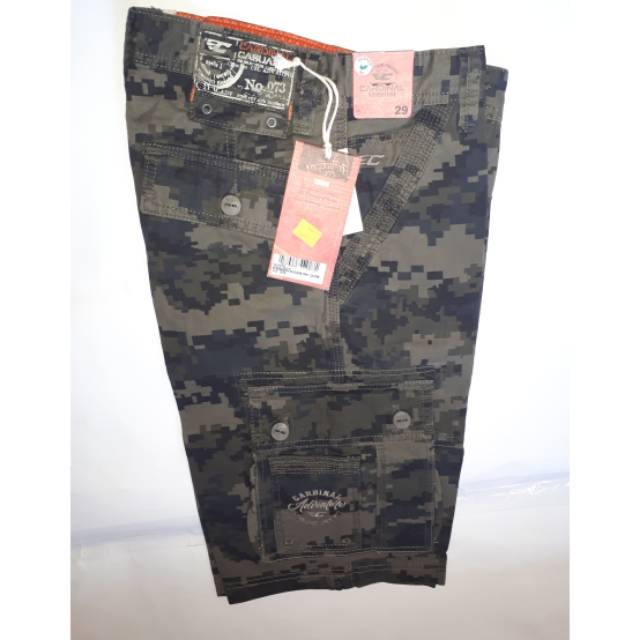 Celana pendek cargo cardinal army