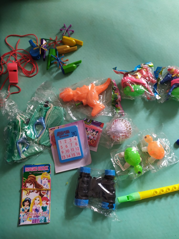 Terjun Payung Besar Dengan Pemberat Bentuk Seperti Orang Yang Lucu