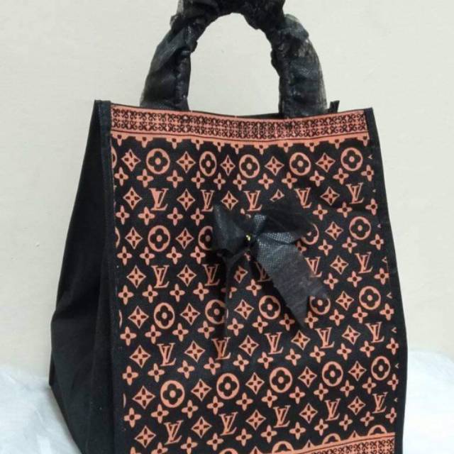 Tas hajatan batik Lv