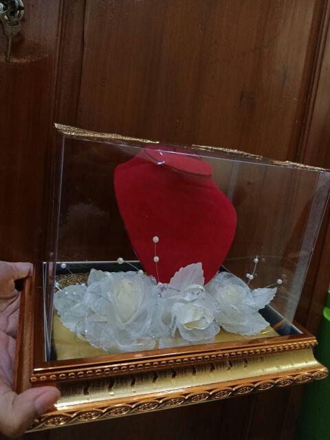 Tempat Perhiasan Untuk Kalung Warna Biru Frame Silver