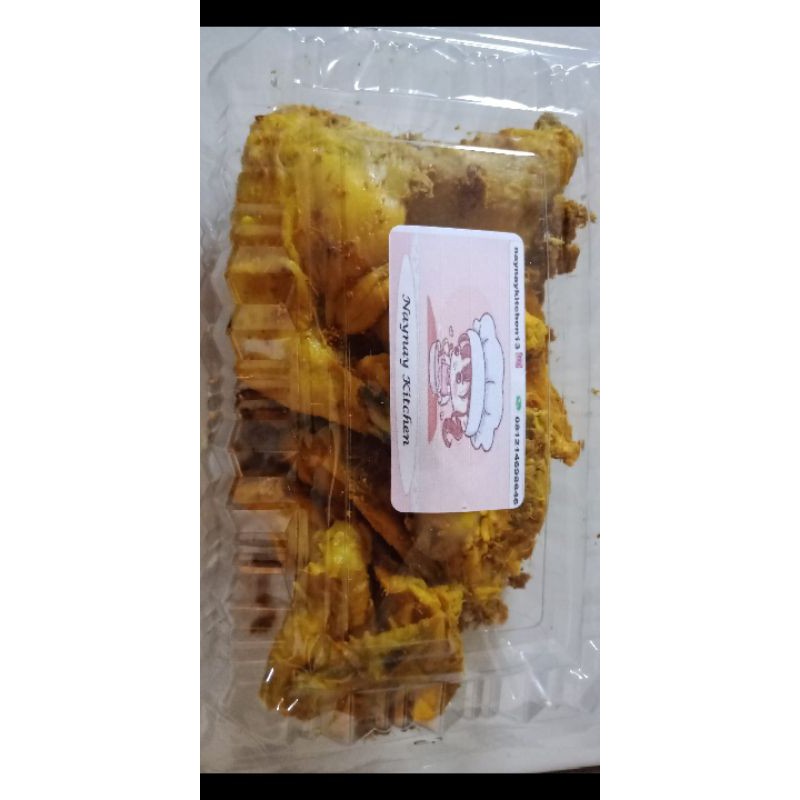 

Ayam bumbu kuning lengkuas serundeng