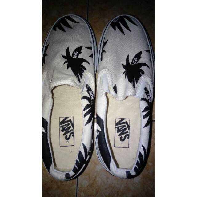 Sepatu vans putih slip on