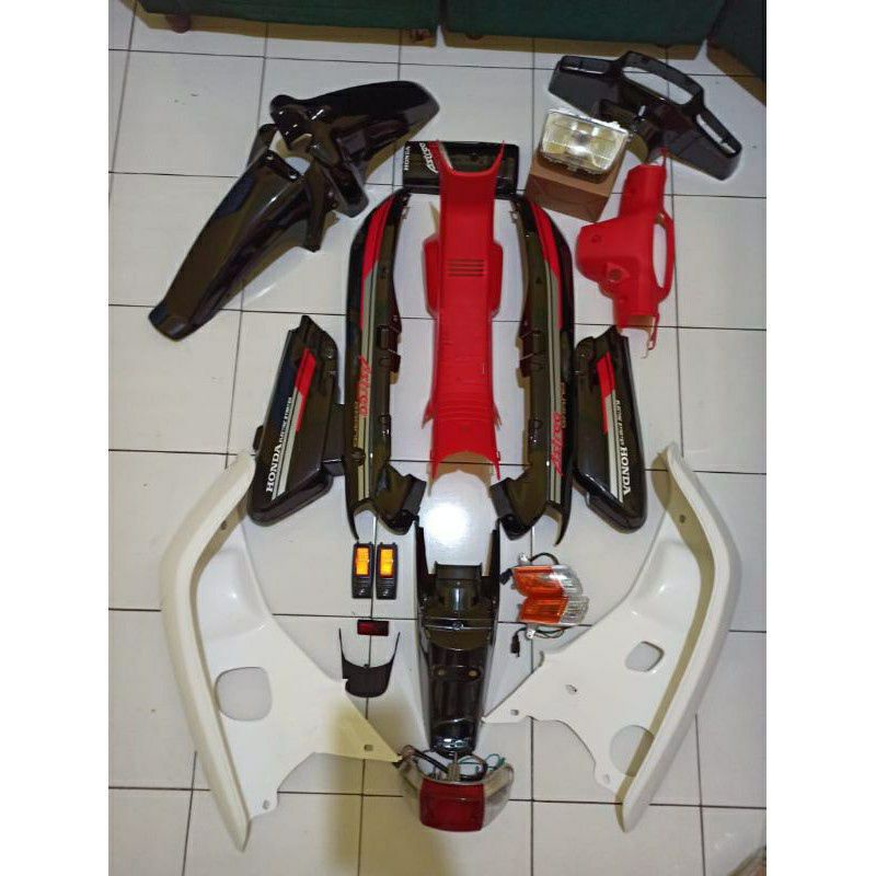 paket hemat cover body astrea grand bulus 91 92 fullset grand bulus legshil +Batok belakang merah list merah silver