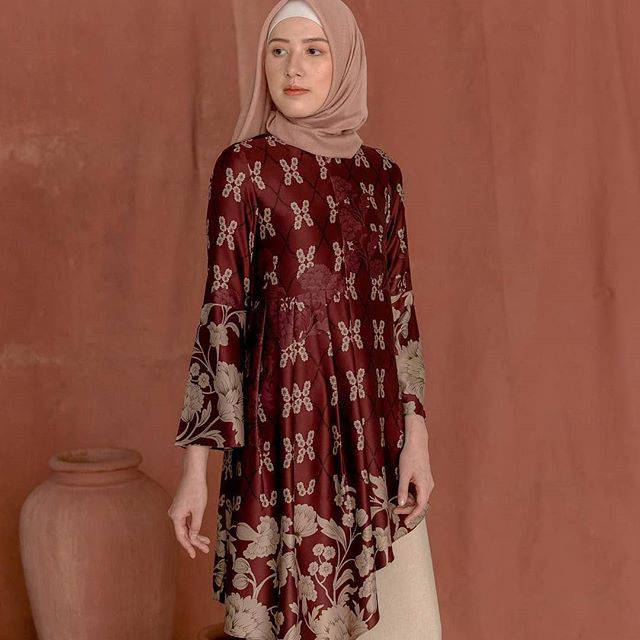 Flores Tunic Wearing Klamby