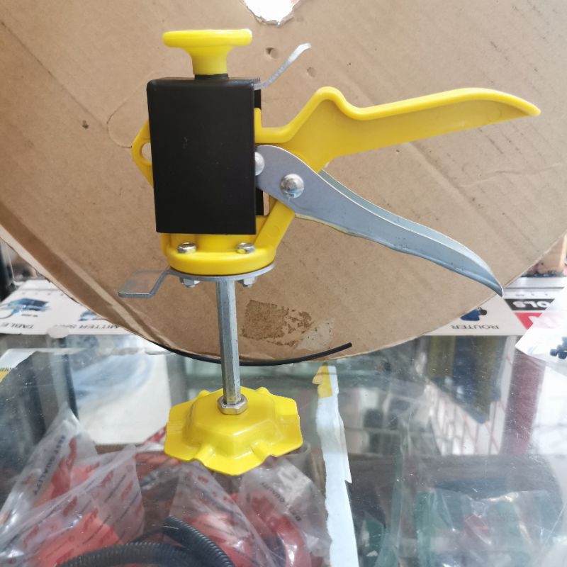 Alat Pengukur Tinggi Dinding Bahan Keramik