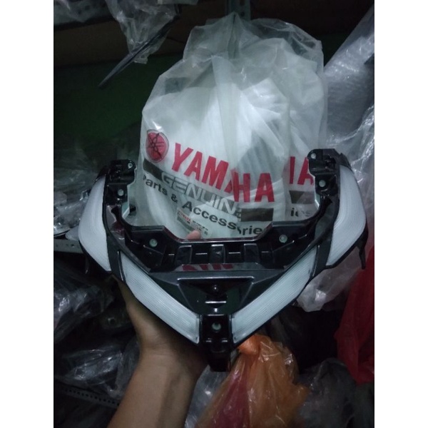 mika kaca alis garnish kumis reflektor lampu depan headlamp aerox new 2021 2022 original parts