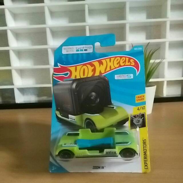 Hotwheels ZOOM IN Racing