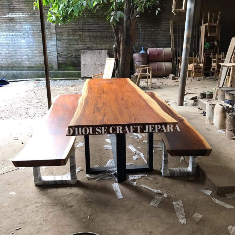 Set Meja Kursi Makan Trembesi Rangka Kaki Besi Panjang 3 Meter