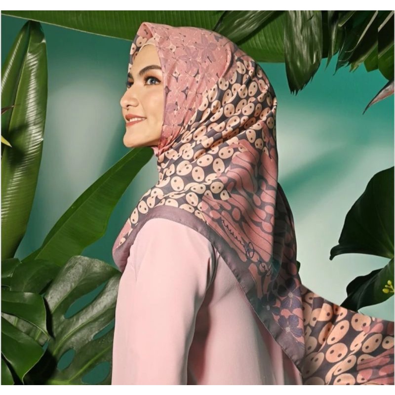 prianka purple scarf series batik by mandjha Ivan gunawan