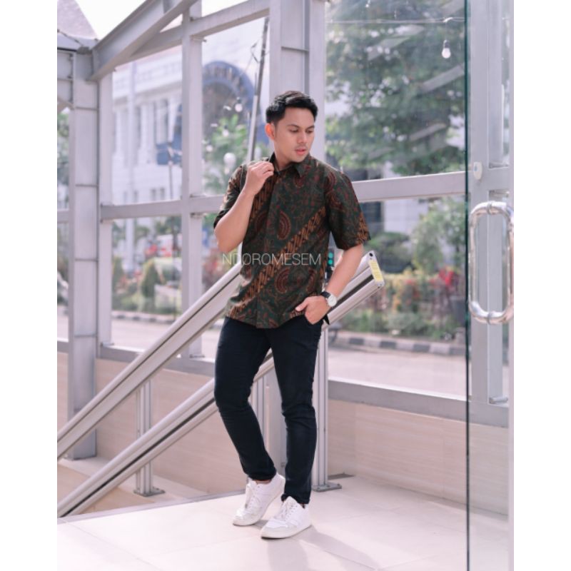 KEMEJA BATIK PREMIUM PRIA BATIK NDOROMESEM LENGAN PENDEK PARAMARTA KATUN HALUS B311