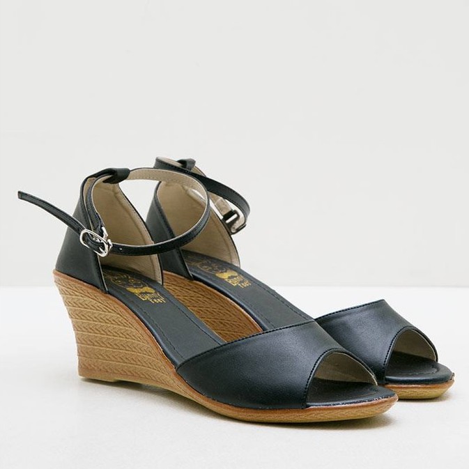 Bunnyfeet Gnome black Sendal Wedges iWanitai iShopeei Indonesia Bunnyfeet Gnome black Sendal Wedges iWanitai iShopeei Indonesia