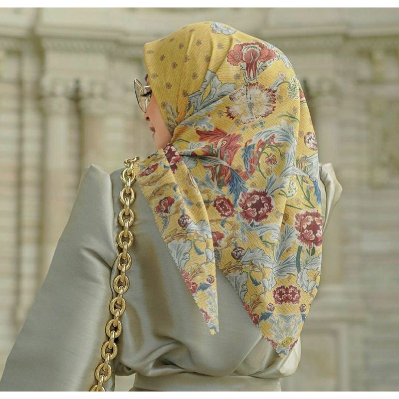 Buttonscarves Royale Yellow