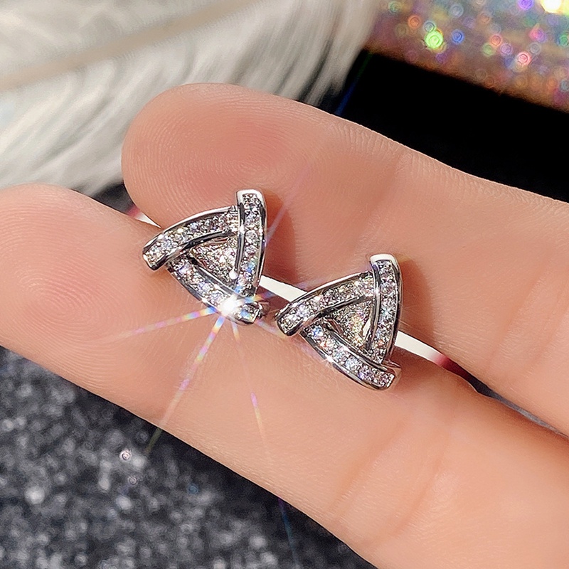 Anting Stud Bentuk Segitiga Aksen Batu Cubic Zirconia Untuk Wanita