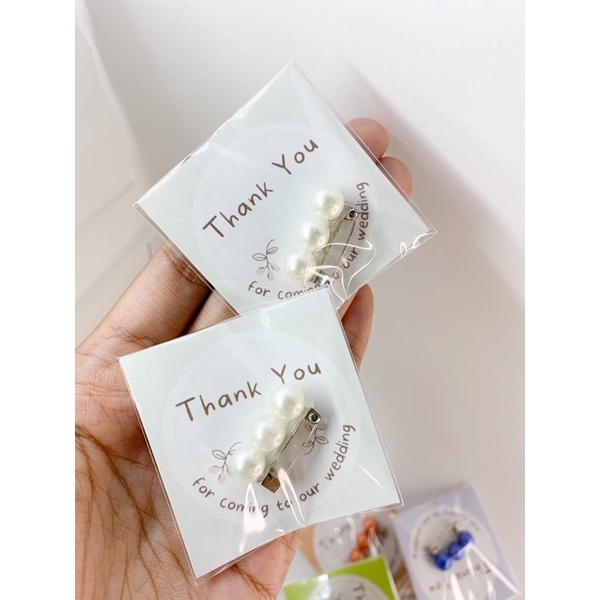 souvenir pernikahan bross mutiara isi 50pcs SUDAH TERMASUK KARTU UCAPAN DAN PLASTIK | wedding souvenir | souvenir pernikahan murah