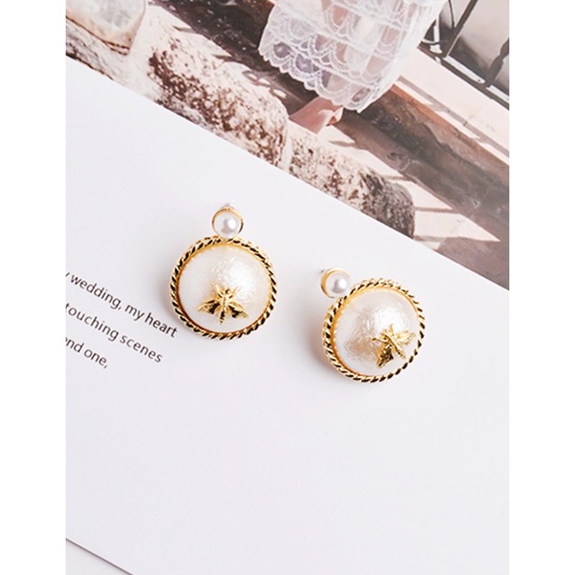 LRC Anting Tusuk Fashion White Alloy Pearl Earrings D65470