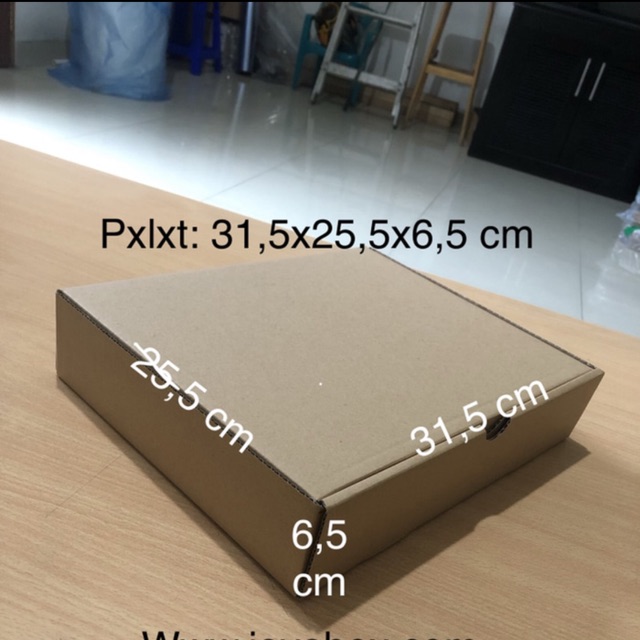 

Kardus / box pizza / kaos / kemeja 31x25x6 cm