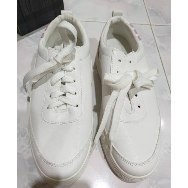 Sepatu white uk 40