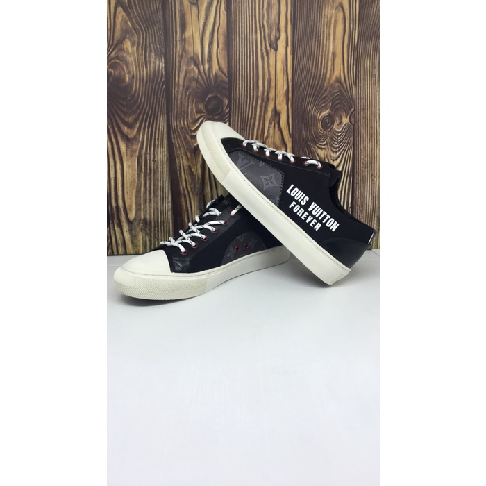 FASHION PRIA SEPATU PRIA SNEAKERS LOUIS VUITTON PREMIUM QUALITY HR439W