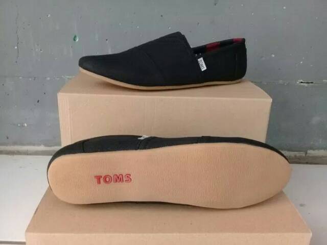 sepatu slip on tom