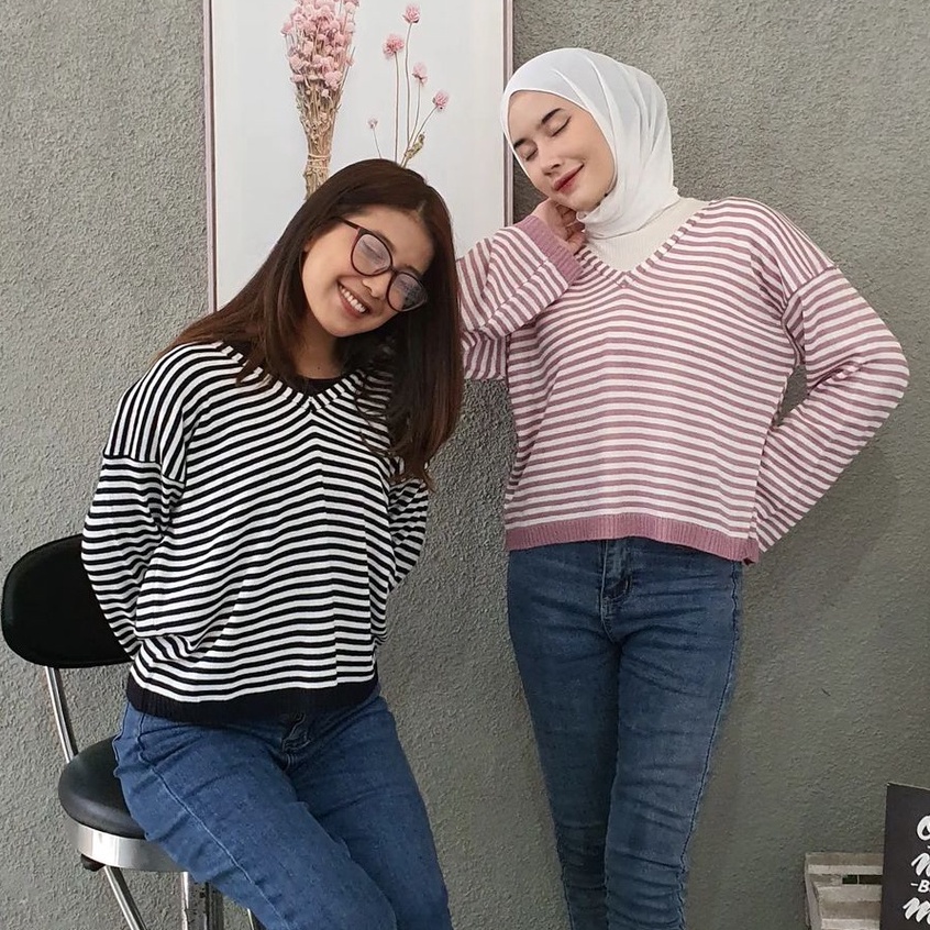 Sweater Wanita V Full Blaster Croptop Motif Garis Kekiniann