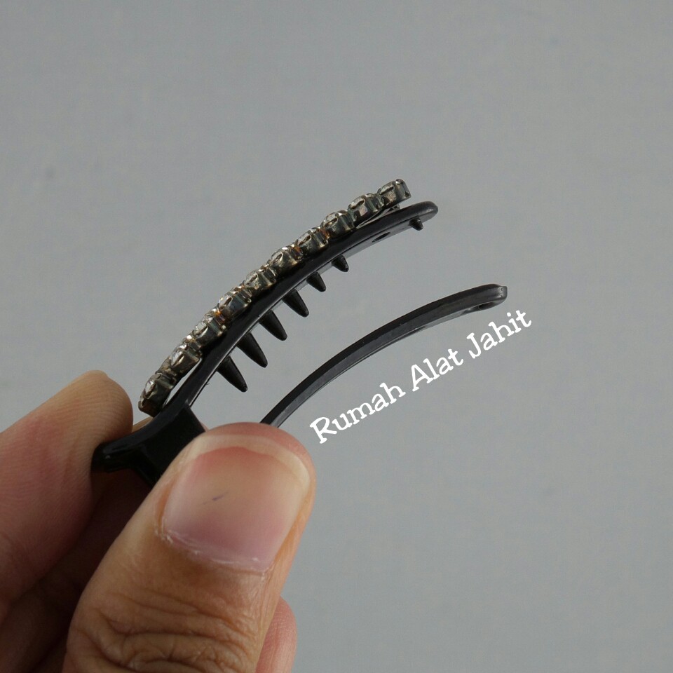 Jepit Rambut / Hair Clip Permata Baris Silang 4.5cm (sepasang)