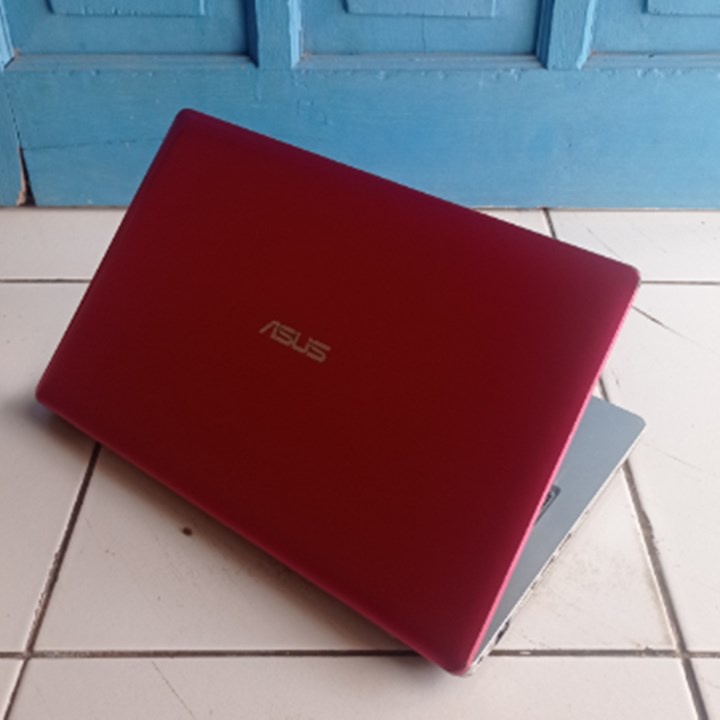 Asus X201EV Merah Silver 12 inch Intel Celeron 874 RAM 4GB HDD 500GB Windows 7 Notebook Second