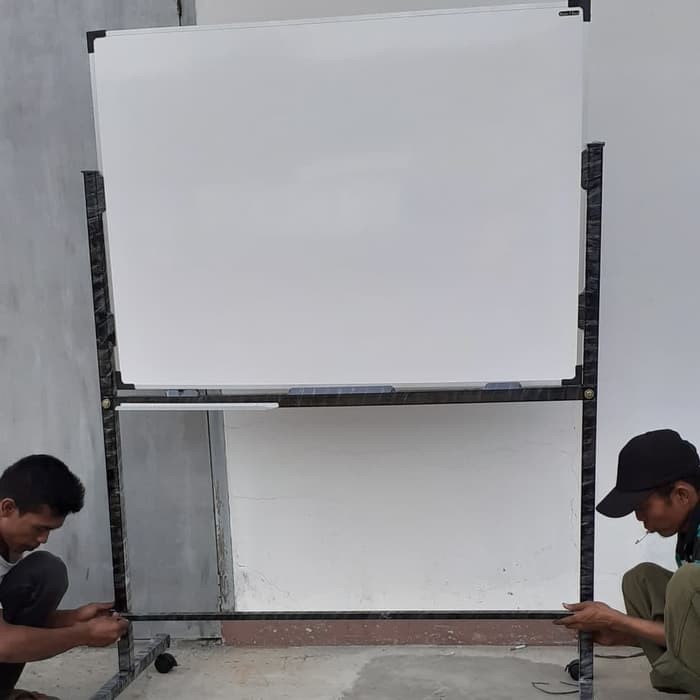 

Papan Tulis Standing 80 × 120 Cm