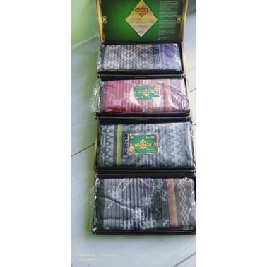 Sarung WADIMOR motif Bali Top