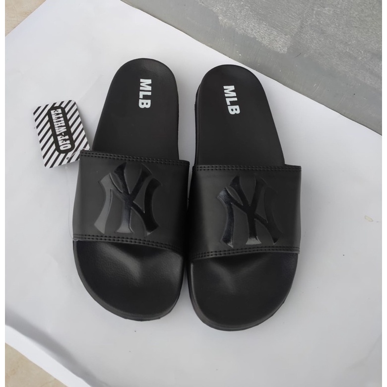 SANDAL SLIDE SLOP CASUAL BLACK NY /NEW YORK YANKEES BISA DIPAKAI PRIA DAN WANITA