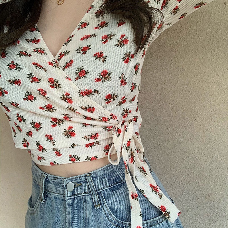 Floral top v-neck seksi bottoming wanita musim semi baru ins fashion desain budidaya diri dalam leng