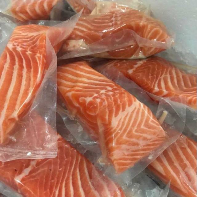 

Salmon Fillet Fresh 600gr Norwegia Sashimi Grade / Fresh Salmon Fillet 600gr