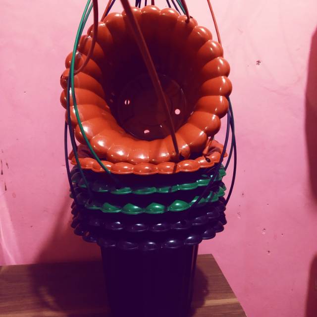 Pot gantung mawar warna warni